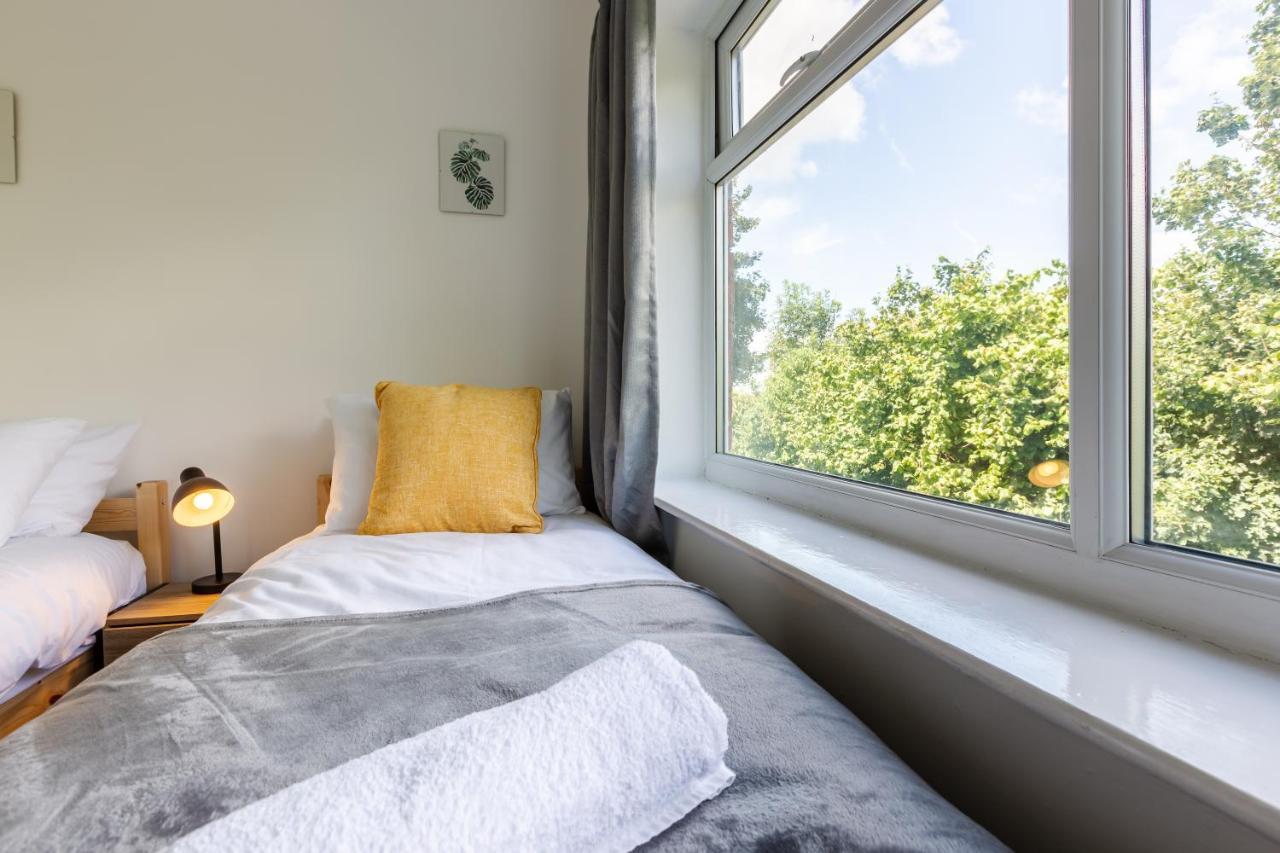 1 Mile To Etihad Stadium & Coop Arena, Free Parking, 7 Ppl Villa Manchester Eksteriør billede